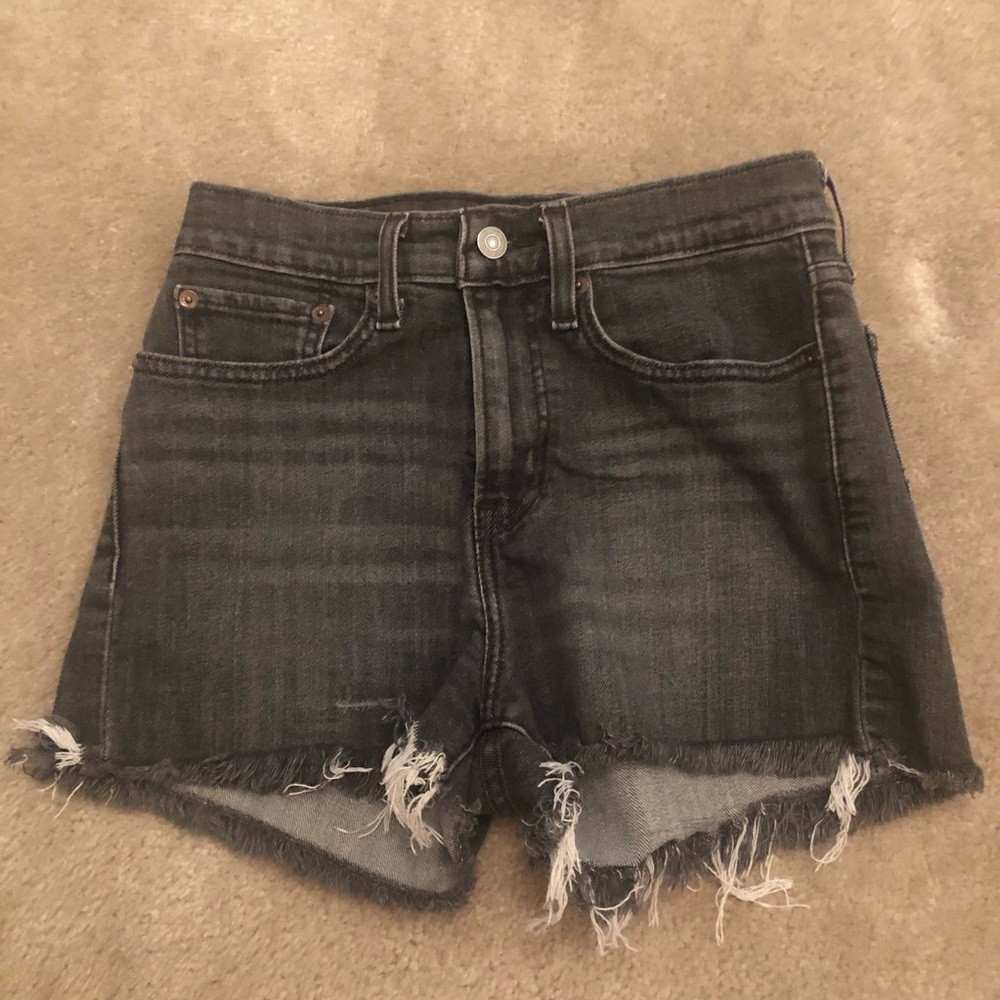 Levi’s high waisted short shorts size 27